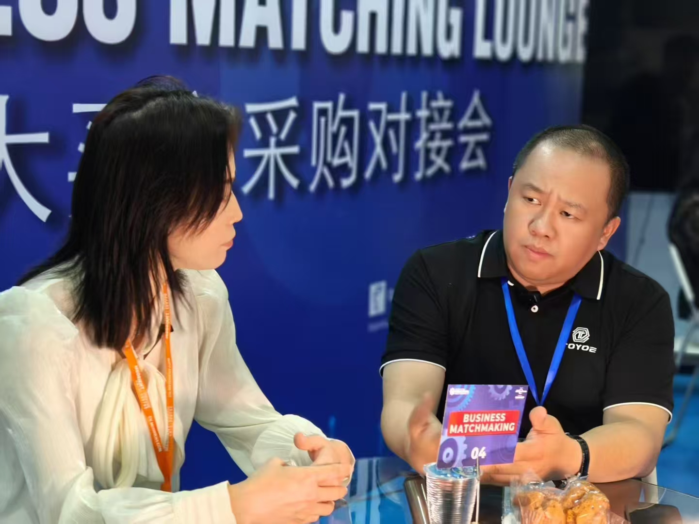 Групповое фото на выставке