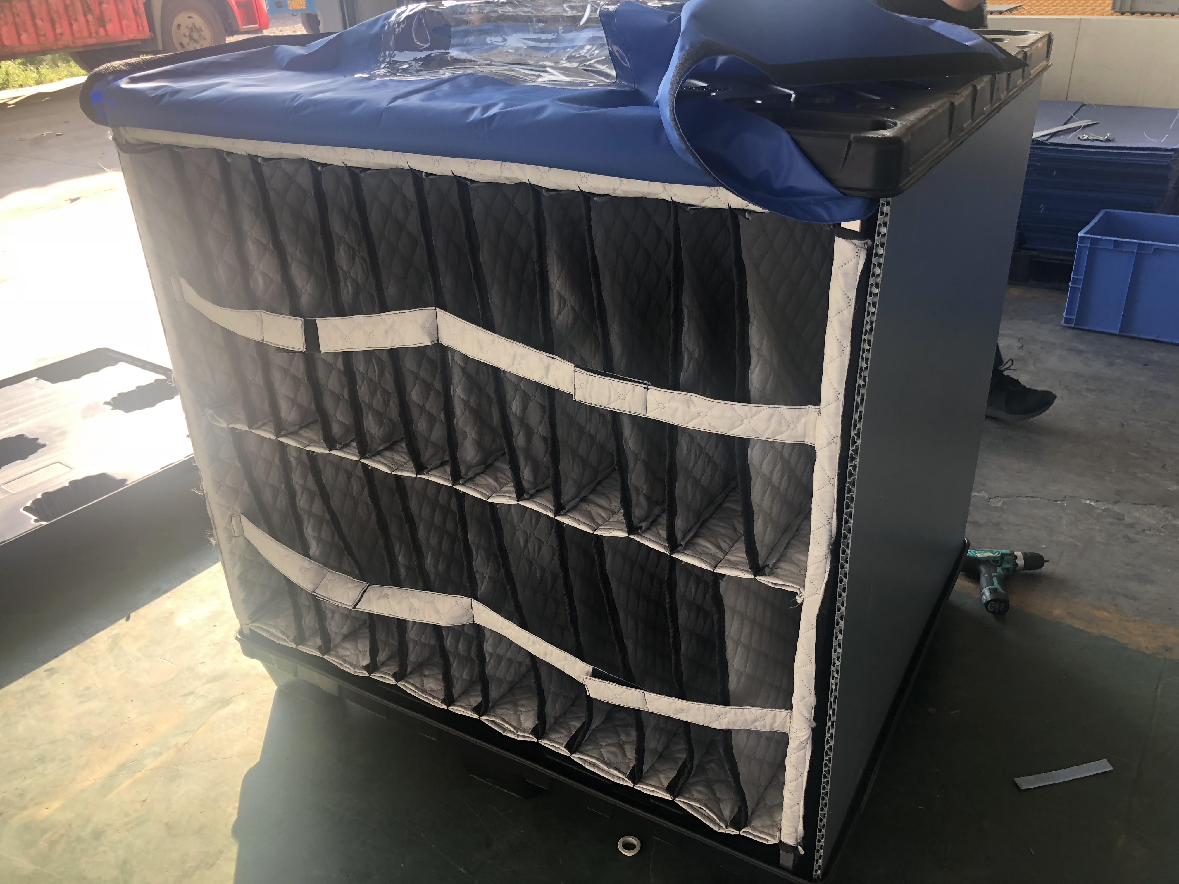 Tesla Gigapress Armorbox (для 9000-тонной защиты от транспортировки плесени/Элон Маск, достойная защиты)