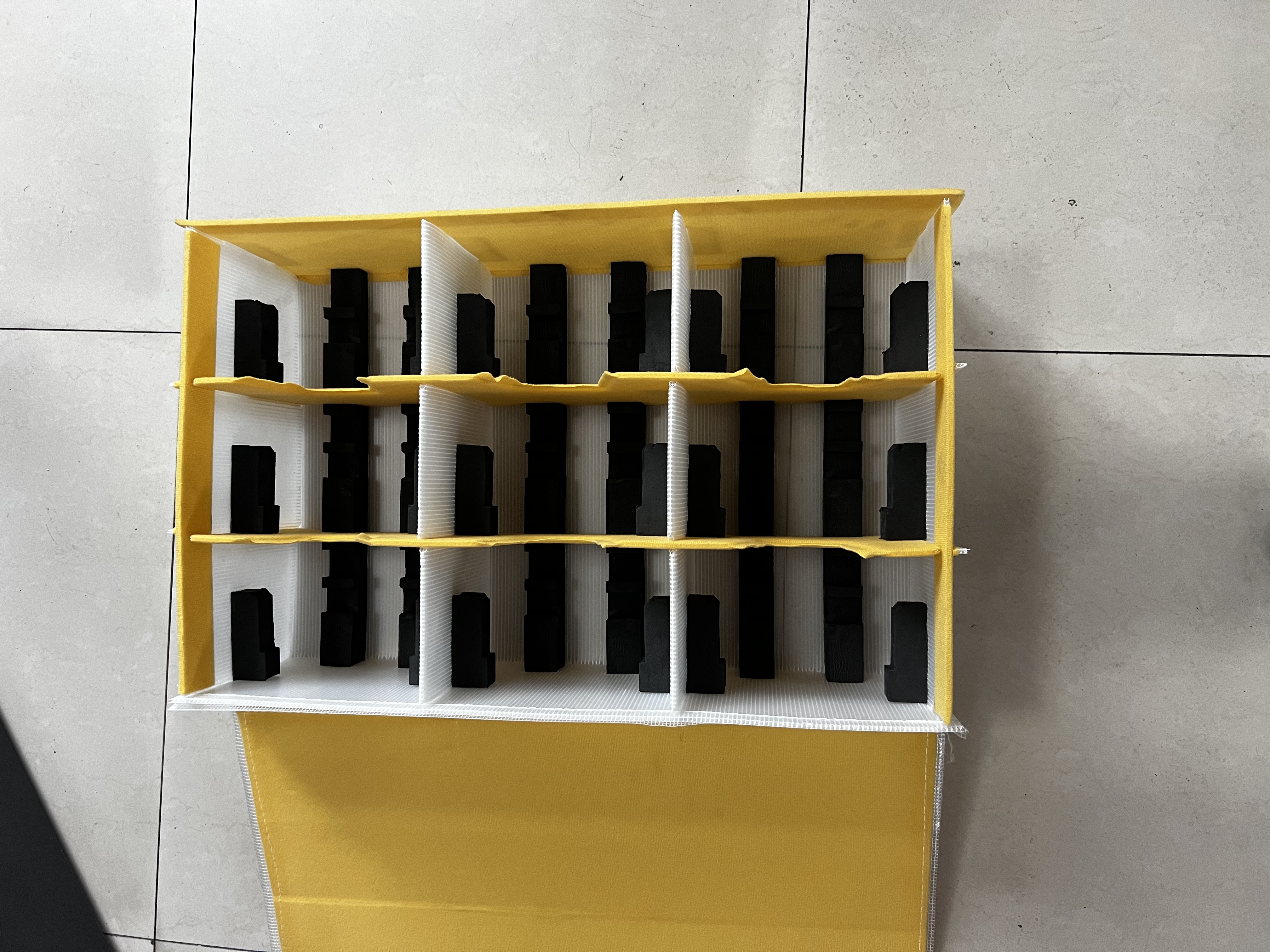 Tesla Gigapress Armorbox (для 9000-тонной защиты от транспортировки плесени/Элон Маск, достойная защиты)