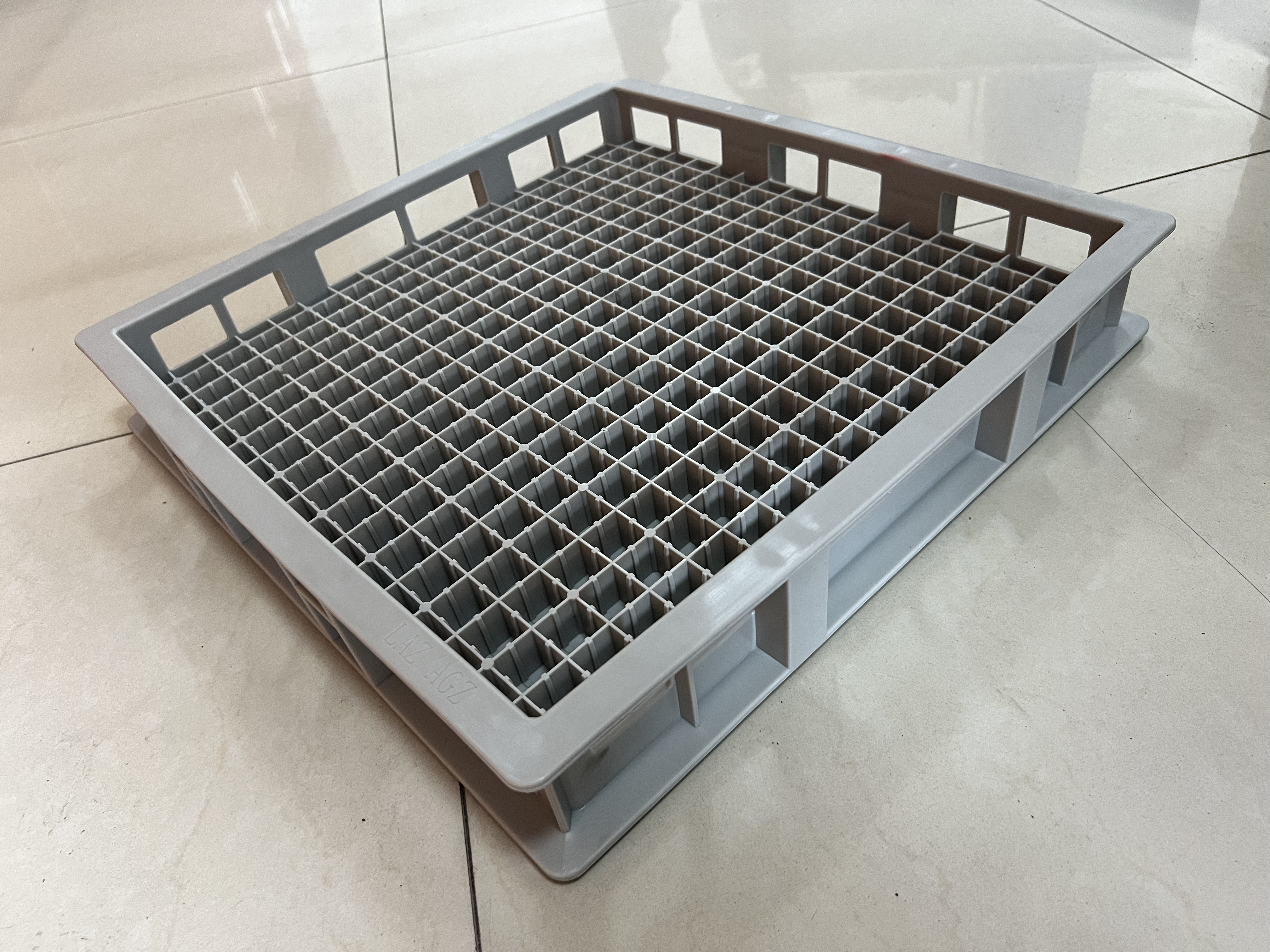 Контейнер, отлитый под давлением